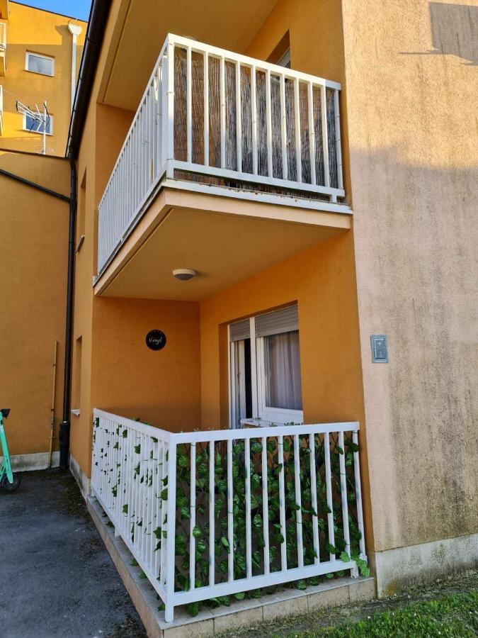 Apartman Vinyl - Self Chek-In Осиек Экстерьер фото